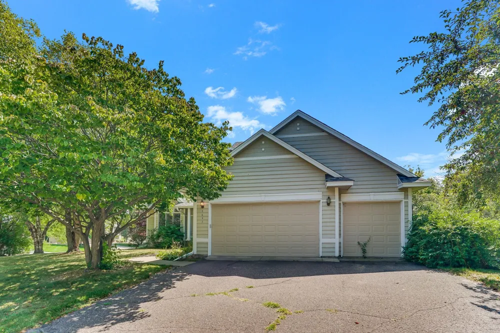 8843 Blackoaks Lane Maple Grove, MN 55311