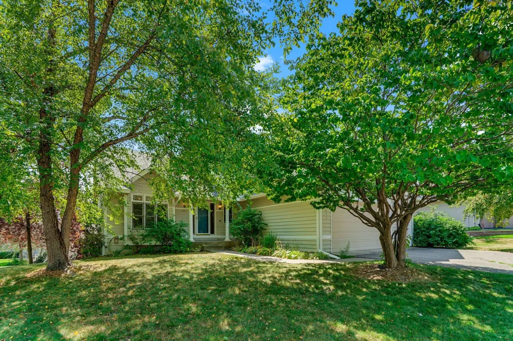 8843 Blackoaks Lane Maple Grove, MN 55311