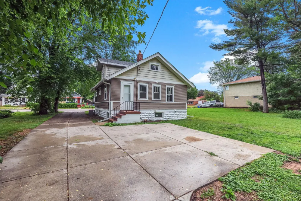 1812 Minnehaha Avenue E Saint Paul, MN 55119