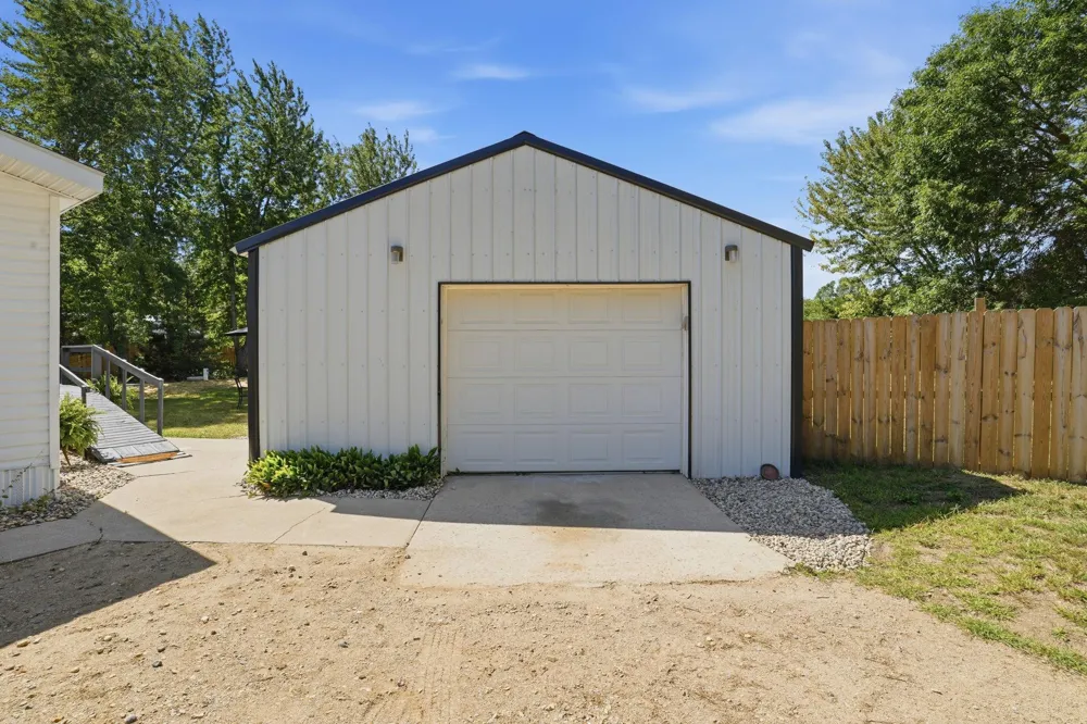 19394 63rd Street NE New London, MN 56273