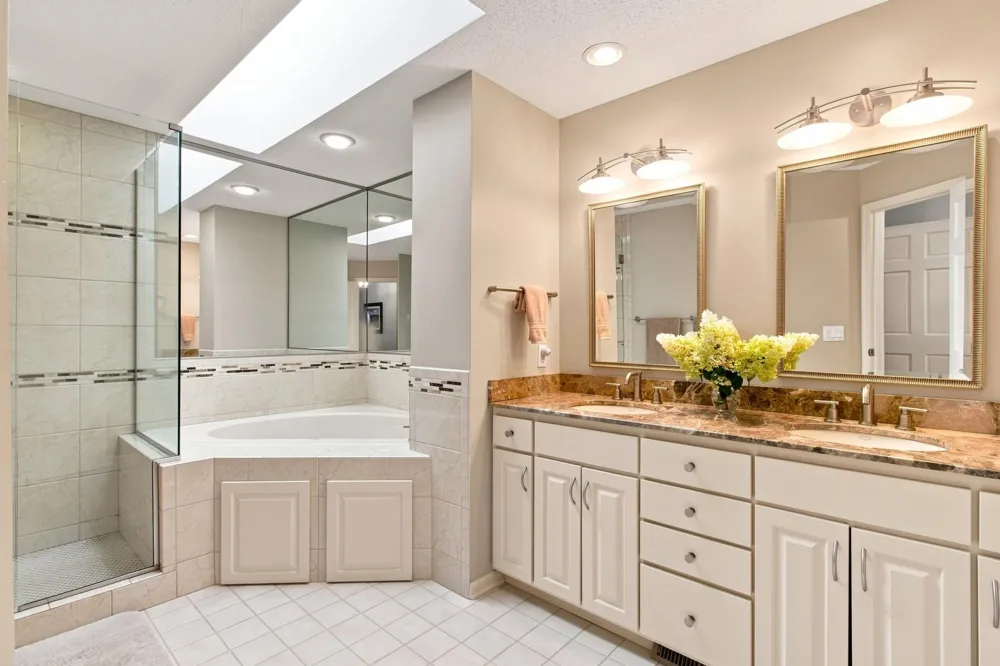 6287 Sequoia Circle Eden Prairie, MN 55346