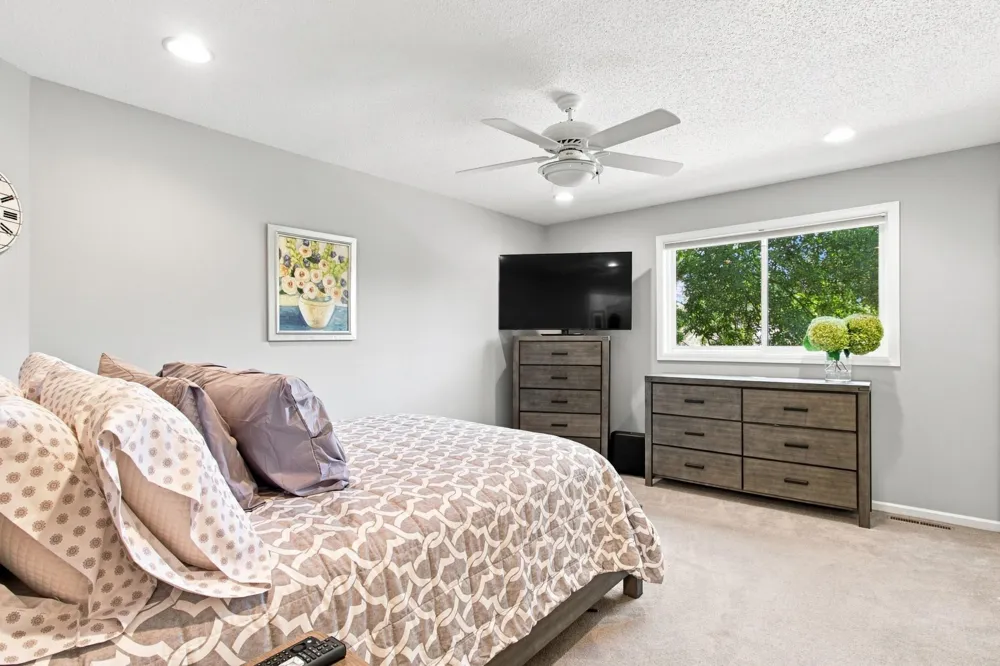 6287 Sequoia Circle Eden Prairie, MN 55346