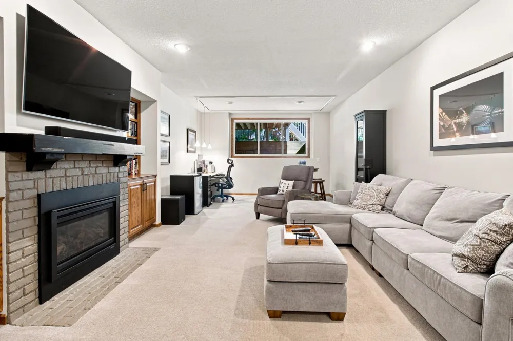 6287 Sequoia Circle Eden Prairie, MN 55346