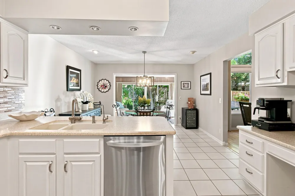 6287 Sequoia Circle Eden Prairie, MN 55346