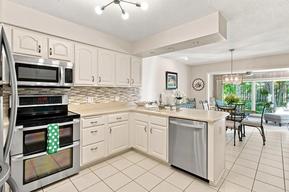 6287 Sequoia Circle Eden Prairie, MN 55346