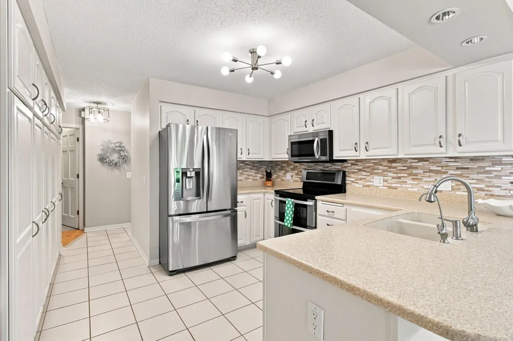 6287 Sequoia Circle Eden Prairie, MN 55346