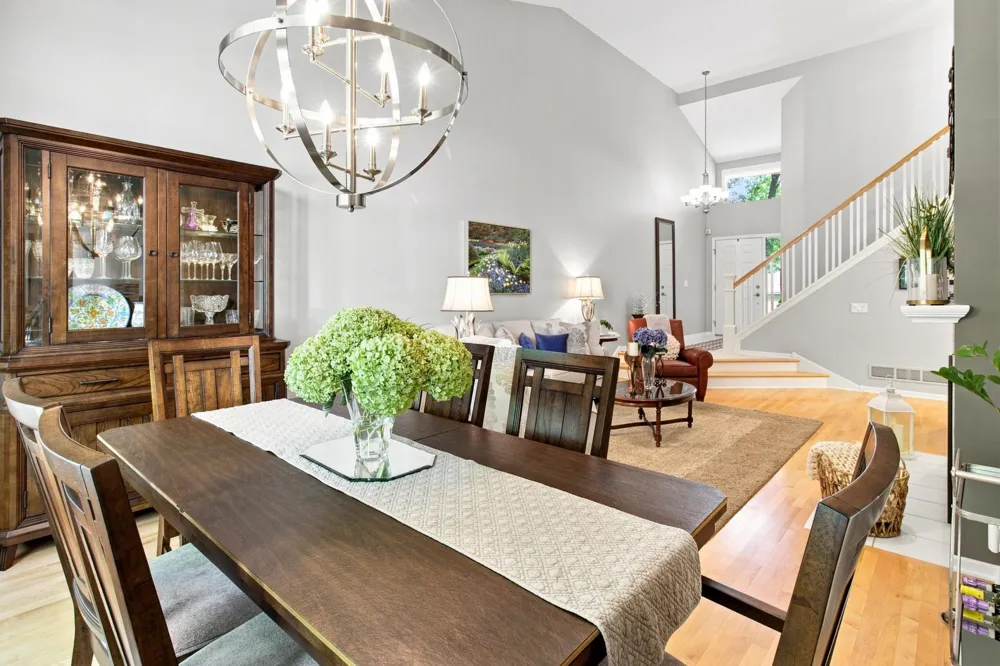 6287 Sequoia Circle Eden Prairie, MN 55346