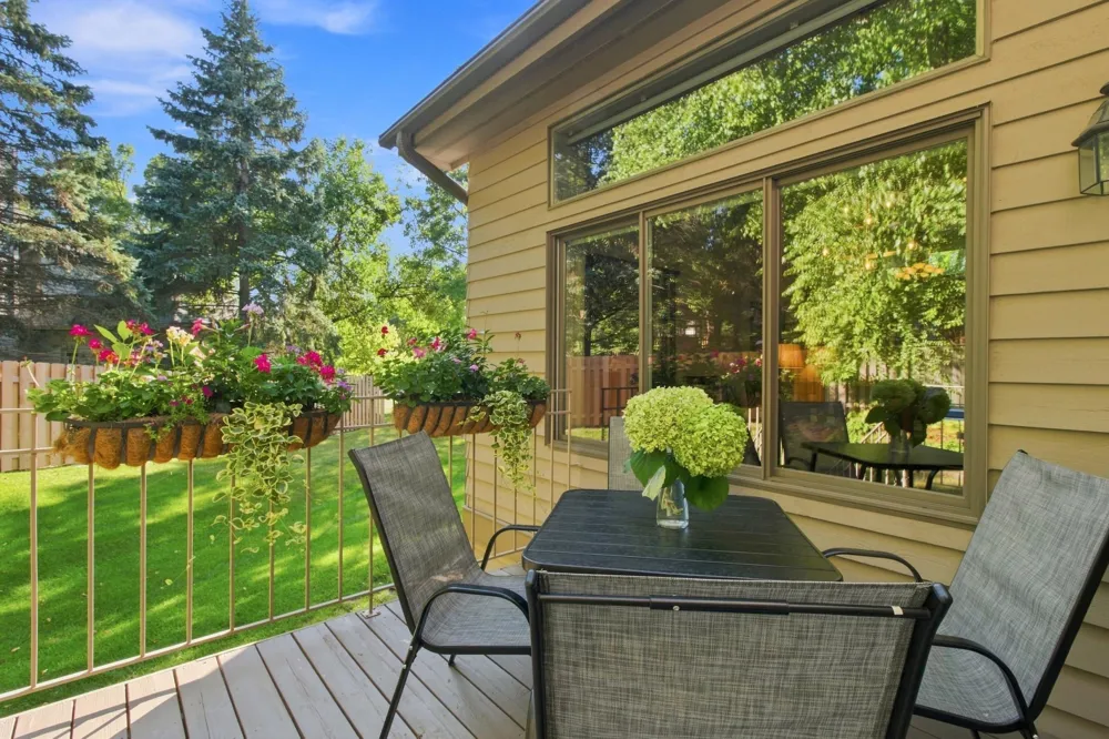 6287 Sequoia Circle Eden Prairie, MN 55346