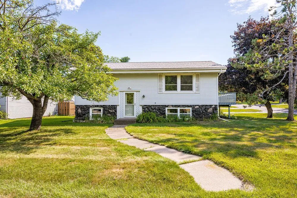 2802 Triggs Avenue Duluth, MN 55811