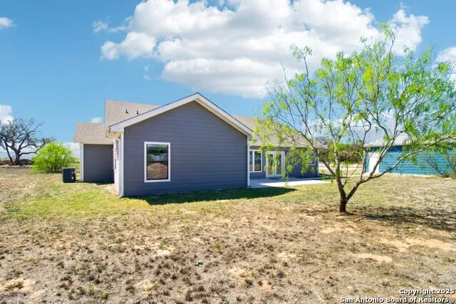 1783 county road 7711 Devine, TX 78016