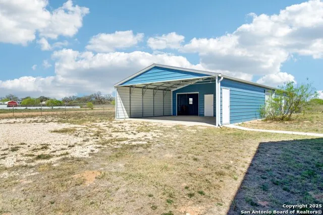 1783 county road 7711 Devine, TX 78016