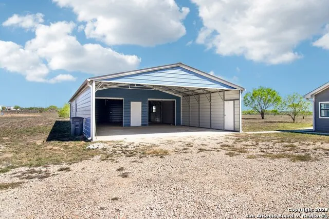 1783 county road 7711 Devine, TX 78016