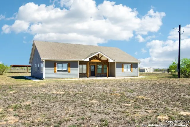 1783 county road 7711 Devine, TX 78016