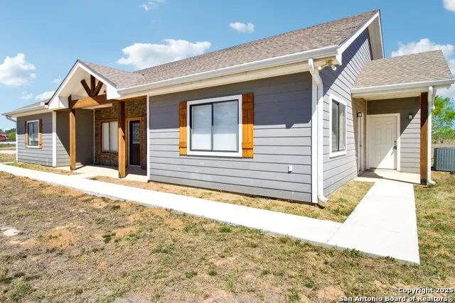 1783 county road 7711 Devine, TX 78016