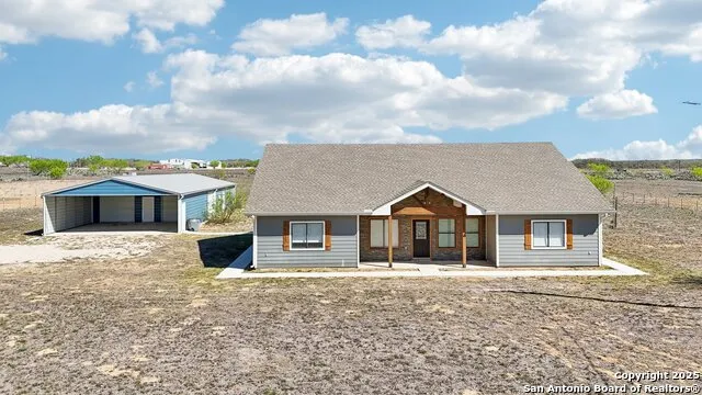 1783 county road 7711 Devine, TX 78016
