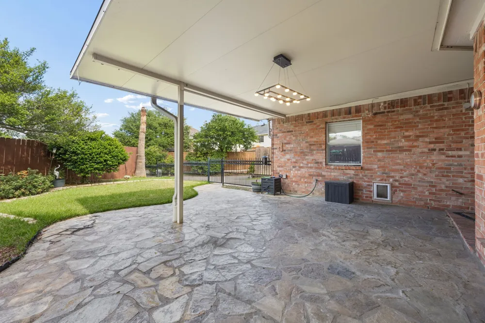 804 Summit Pointe Lewisville, TX 75077