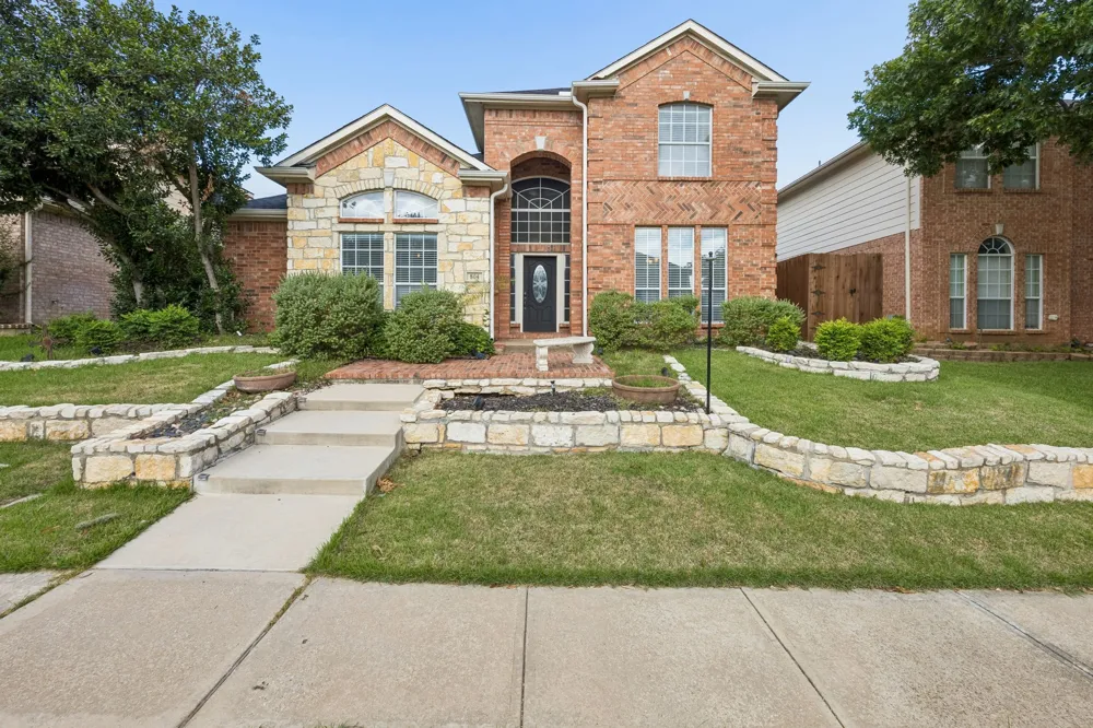 804 Summit Pointe Lewisville, TX 75077