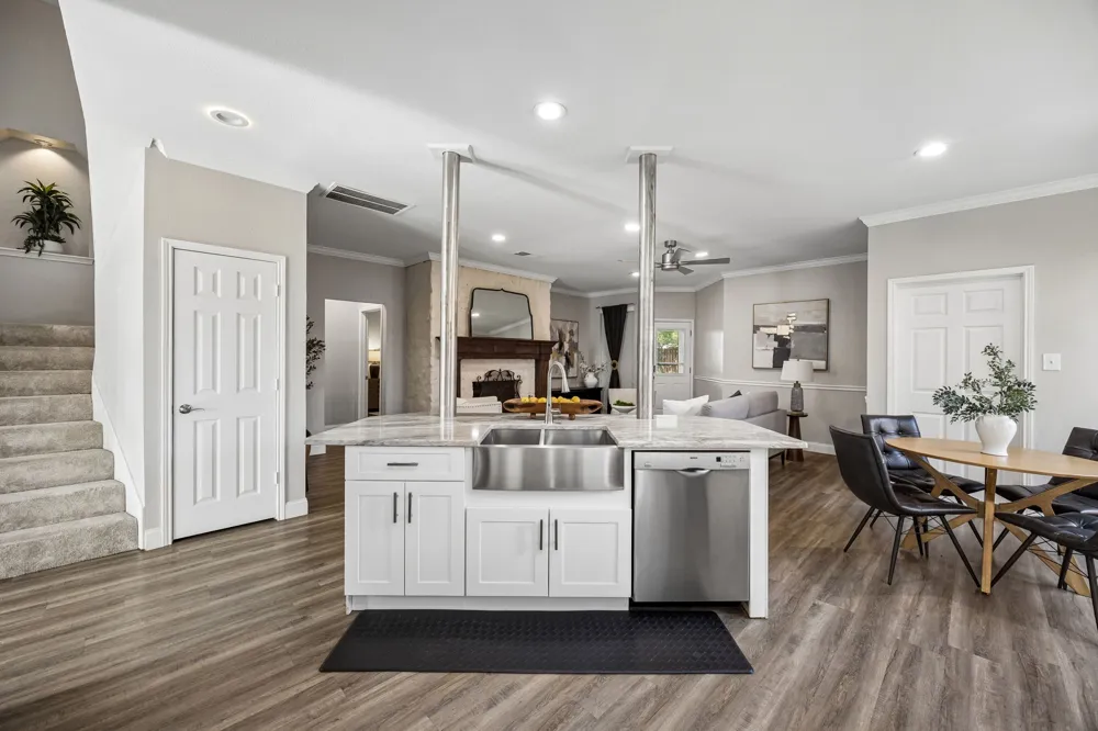 804 Summit Pointe Lewisville, TX 75077