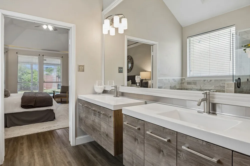 804 Summit Pointe Lewisville, TX 75077