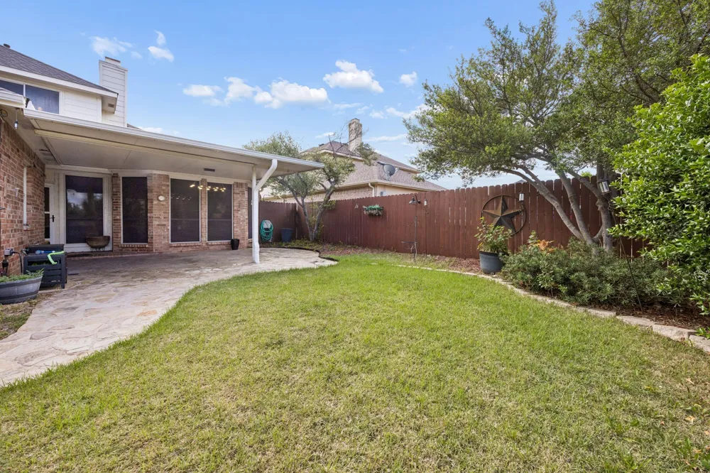 804 Summit Pointe Lewisville, TX 75077