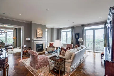 3505 Turtle Creek Boulevard #5A