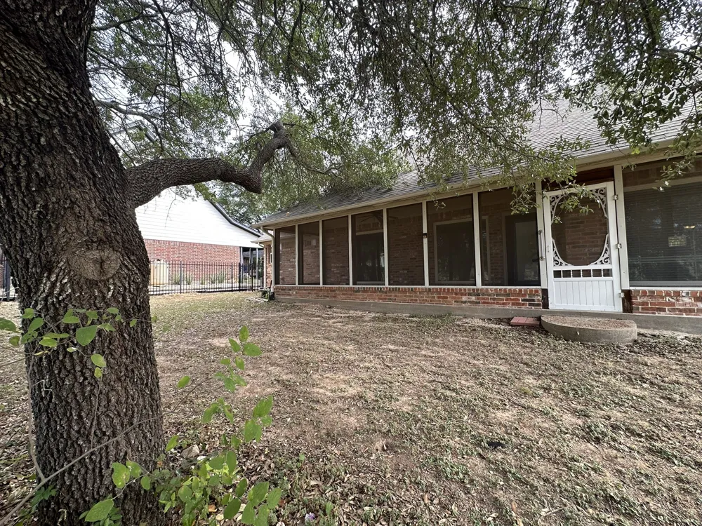 101 Creekside Drive Glen Rose, TX 76043