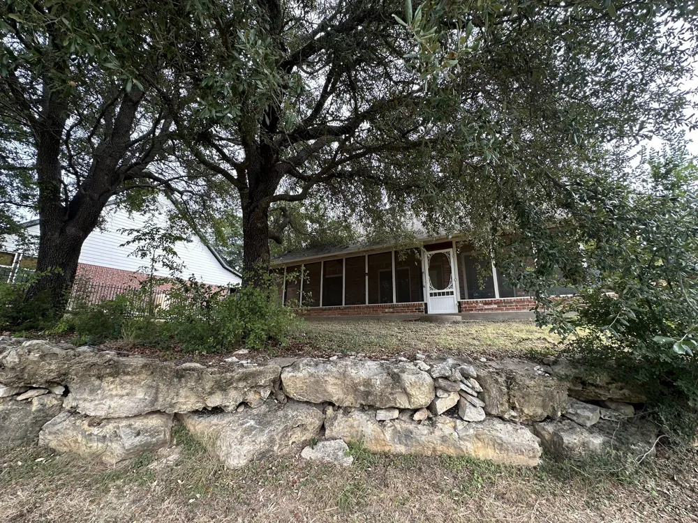 101 Creekside Drive Glen Rose, TX 76043