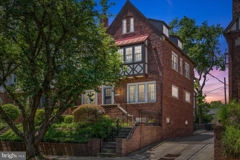 1706 SURREY LANE NW Washington, DC 20007