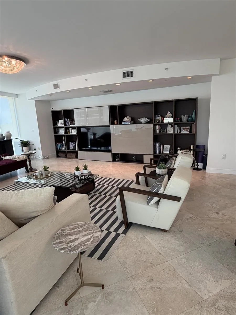 19955 NE 38th Ct #606 Aventura, FL 33180