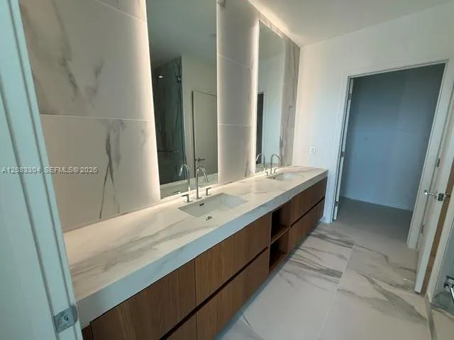 1400 Biscayne Blvd #904 Miami, FL 33132