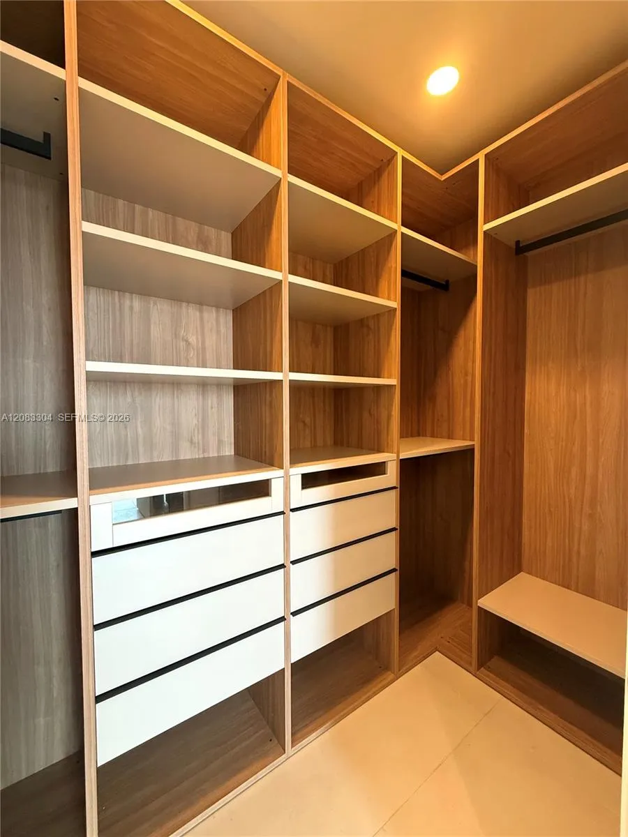 1400 Biscayne Blvd #904 Miami, FL 33132