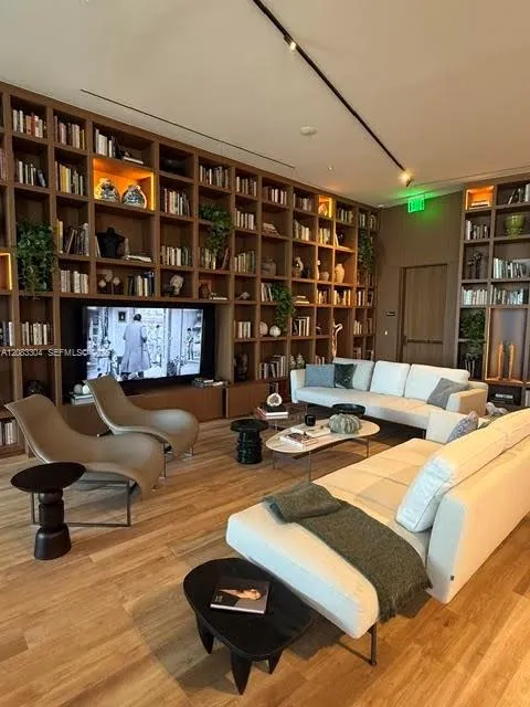 1400 Biscayne Blvd #904 Miami, FL 33132