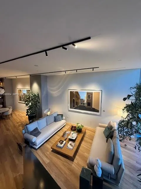 1400 Biscayne Blvd #904 Miami, FL 33132