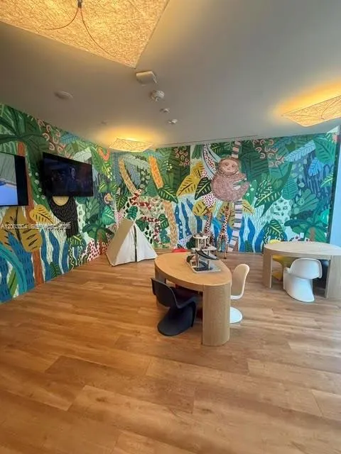 1400 Biscayne Blvd #904 Miami, FL 33132