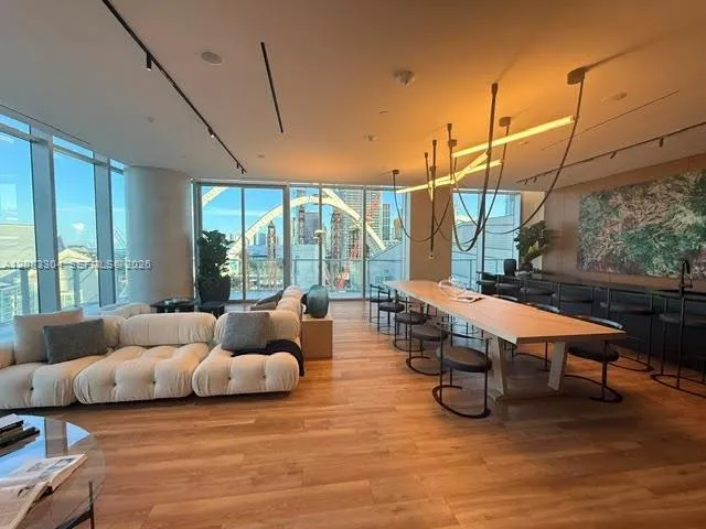1400 Biscayne Blvd #904 Miami, FL 33132