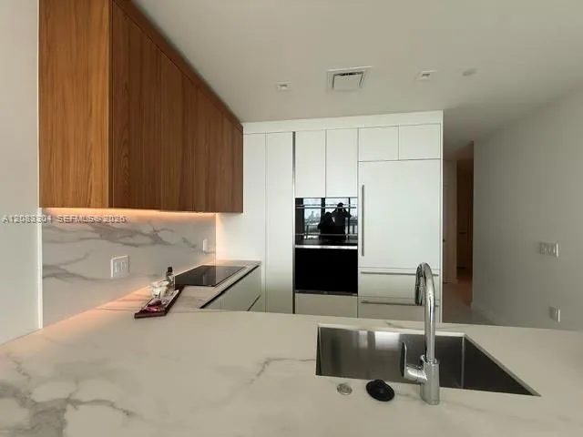 1400 Biscayne Blvd #904 Miami, FL 33132