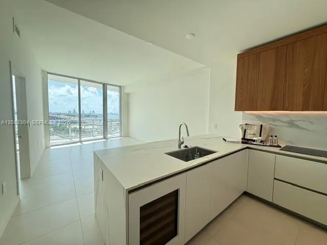 1400 Biscayne Blvd #904 Miami, FL 33132