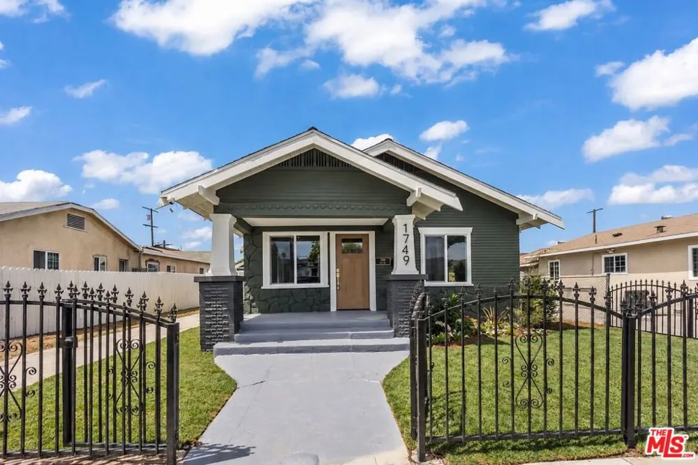 1749 Lewis Avenue Long Beach, CA 90813