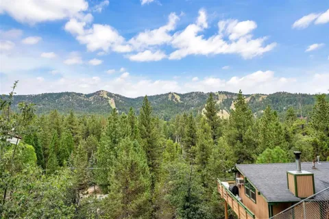 865 Menlo Drive