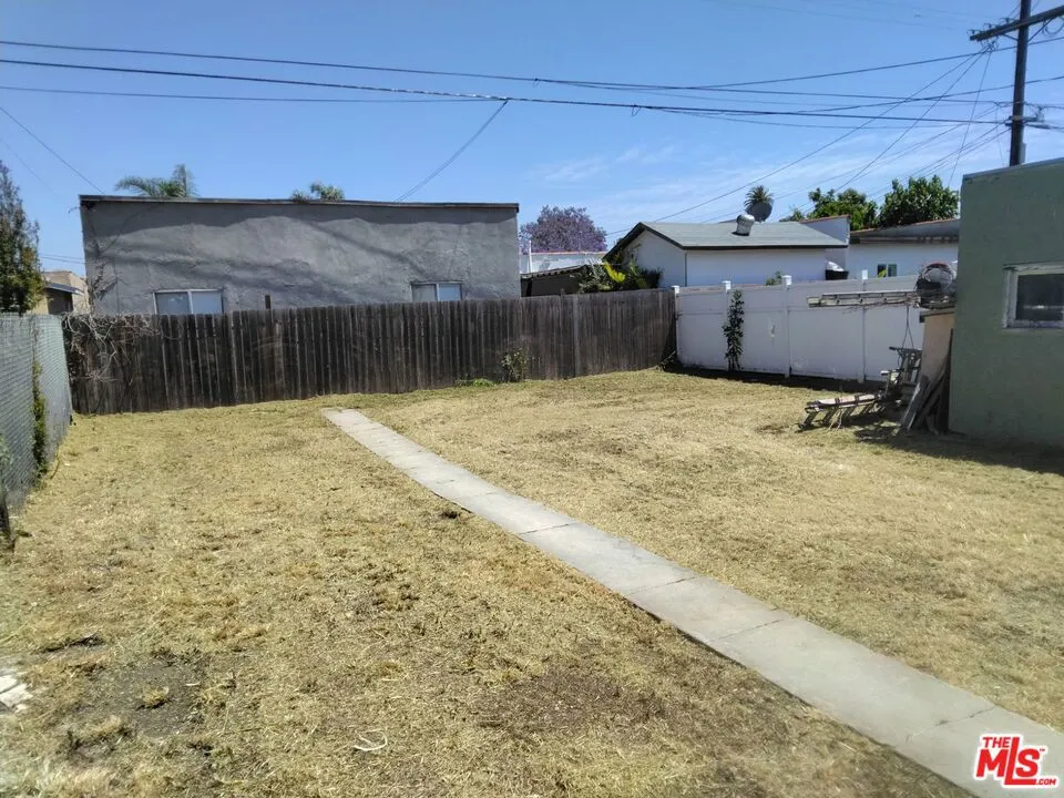 6710 4th Avenue Los Angeles, CA 90043