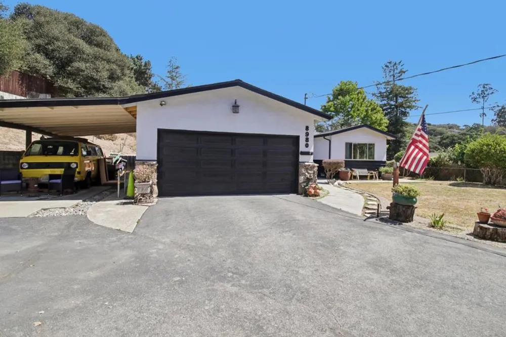 8980 Oak Road Salinas, CA 93907
