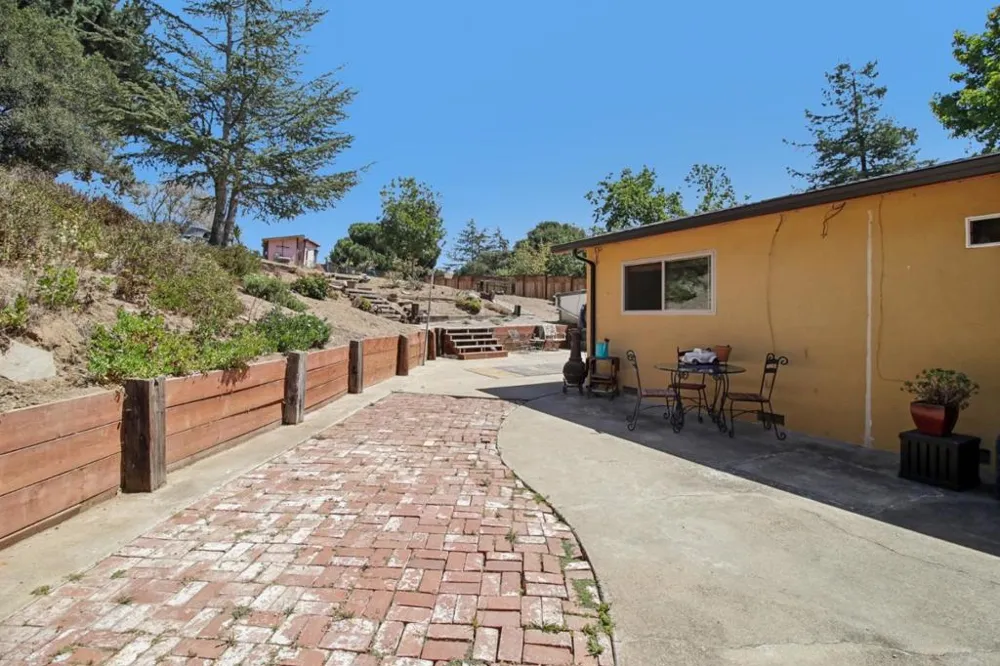 8980 Oak Road Salinas, CA 93907