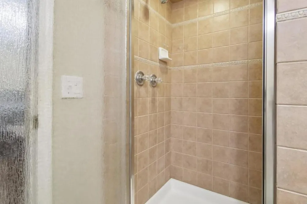 8980 Oak Road Salinas, CA 93907