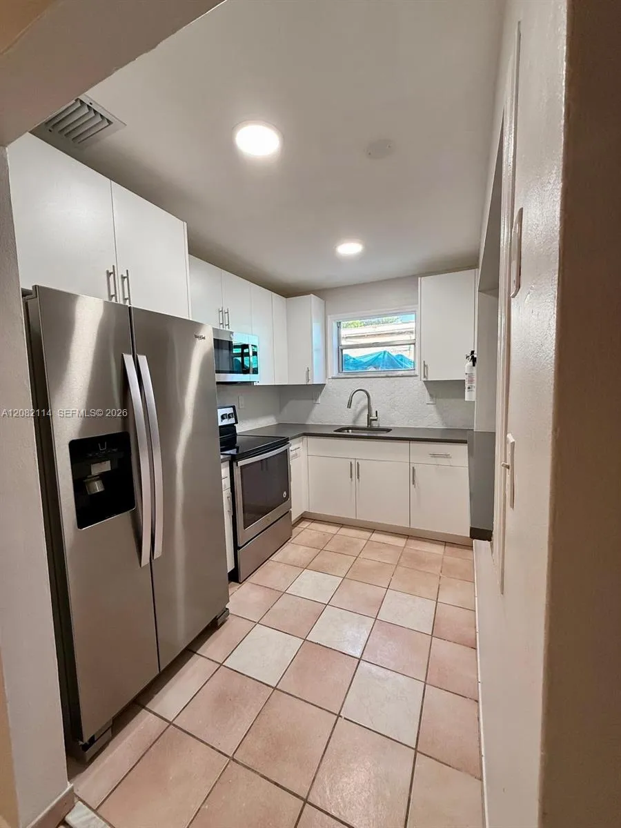 2433 SW 11th St Miami, FL 33135