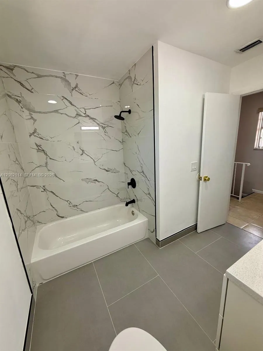 2433 SW 11th St Miami, FL 33135