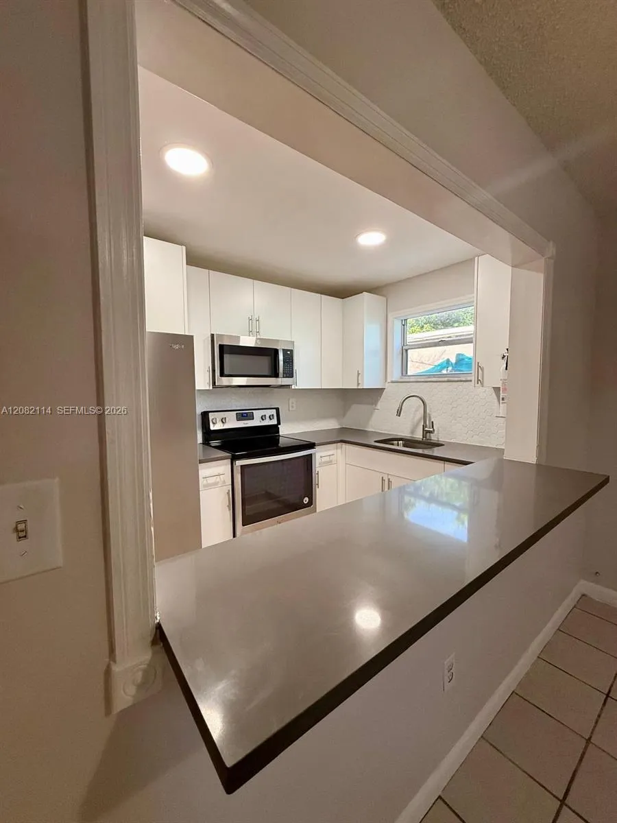 2433 SW 11th St Miami, FL 33135