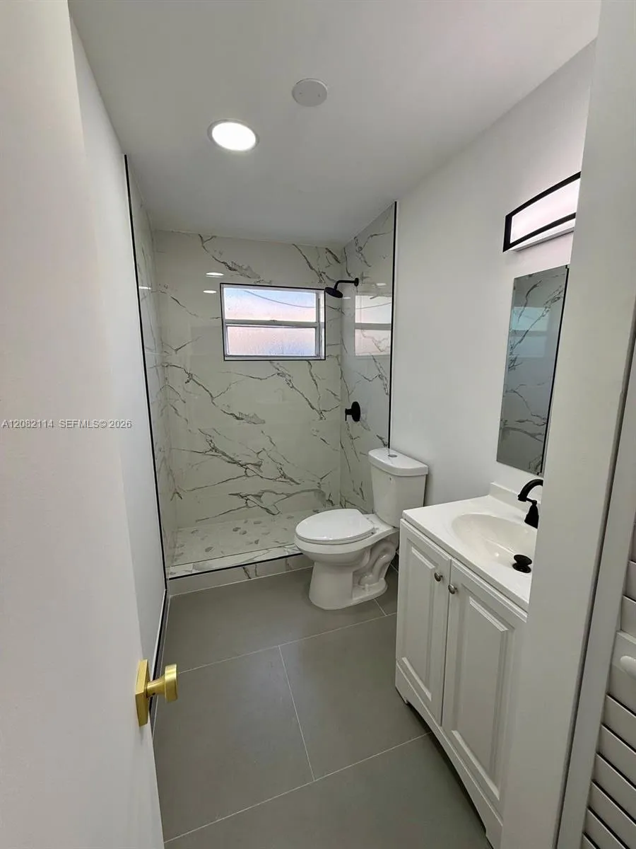 2433 SW 11th St Miami, FL 33135
