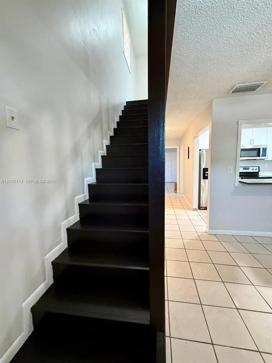 2433 SW 11th St Miami, FL 33135