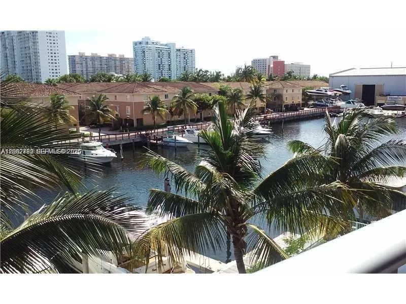 2950 NE 188th St #304 Aventura, FL 33180