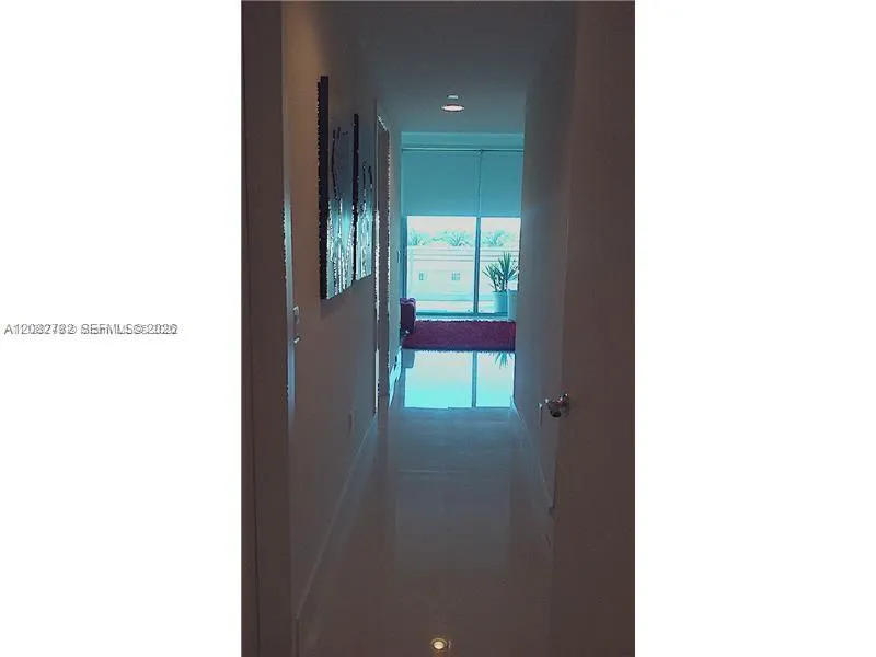 2950 NE 188th St #304 Aventura, FL 33180